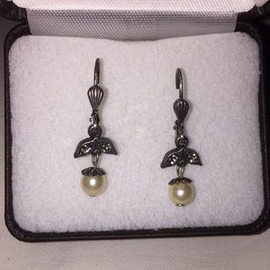 Pearl dangle earrings